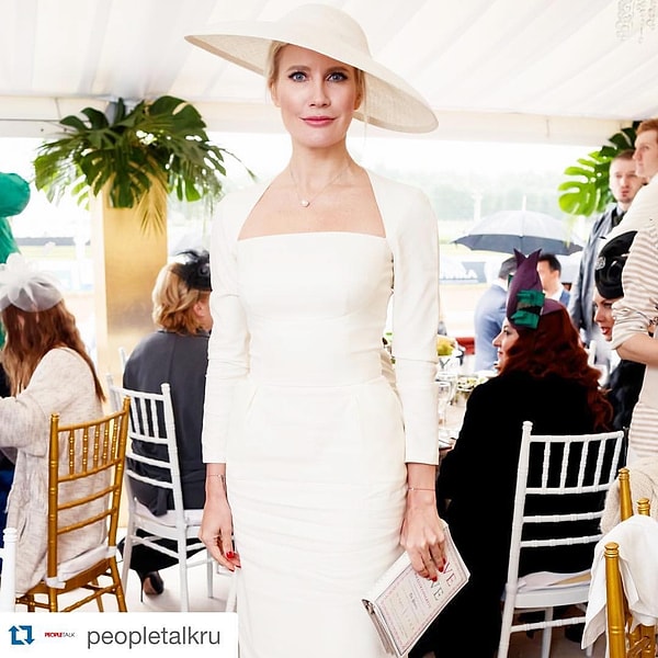 10. Положительным примером для многих российских звезд является способность Елены пользоваться своей популярностью правильно. Она старается привнести в этот мир частичку счастья и совершать добрые поступки