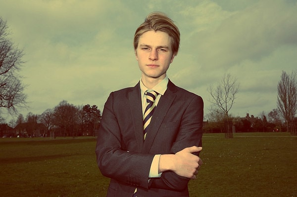 1. 19-летний британский подросток попал в больницу (Март 2014)