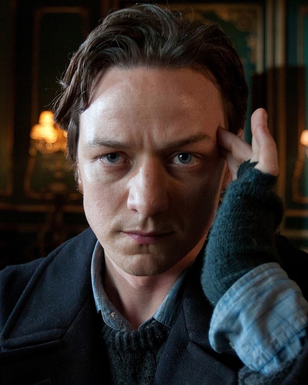 4. Genç Profesör Charles Xavier (James McAvoy) / Okan Yalabık