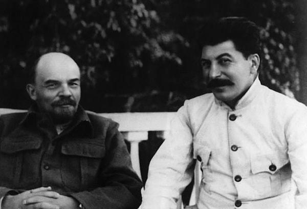 14. Stalin başa geçtiğinde, Lenin ölüm döşeğindeydi...