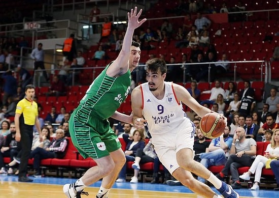 Anadolu Efes 88–73 Darüşşafaka Doğuş