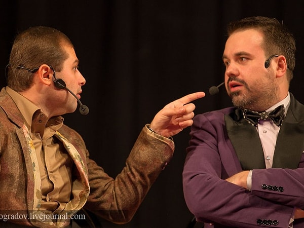 10. Случившееся в жизни Антона привело к тому, что у него появились проблемы в отношениях с женщинами.