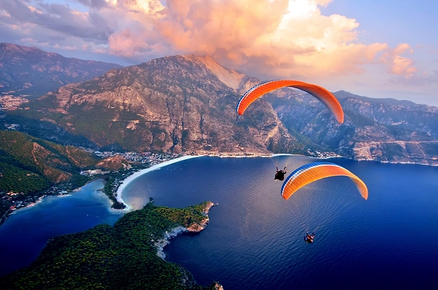 Ölüdeniz Babadağ’da Yamaç Paraşütü