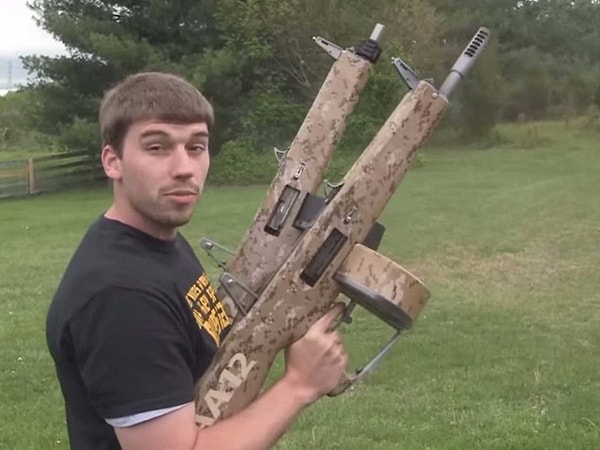3. AA12 Atchisson Assault Shotgun – это полностью автоматическое ружье со скорострельностью 300 выстрелов в минуту. Также по сравнению с другими ружьями, его отдача гораздо меньше.