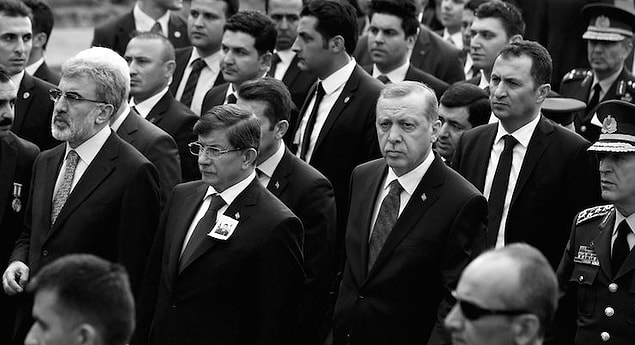 'Davutoğlu'nun gönderilmesi acımasız olduğu kadar olaysızdı da'