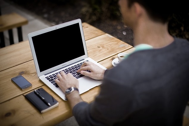 15. Web sitenizde blog içeriği ilgili yapılan yorumları sekmelerde tutmak gerekir.