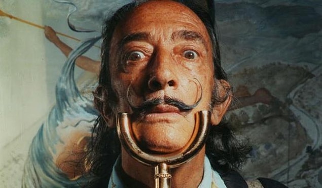 2. Salvador Dali, ölmüş erkek kardeşinin reenkarnasyonu olduğuna inanıyordu.