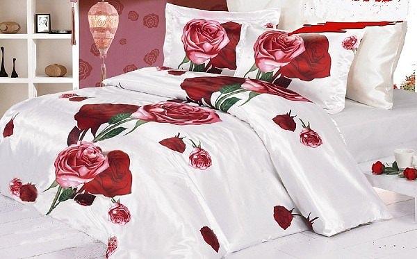 2. Dev güllerle desenlendirilmiş yatak örtüsü