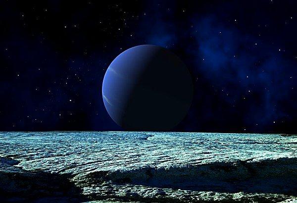 9. Neptün'ün en büyük uydusu Triton'dan Neptün manzarası.