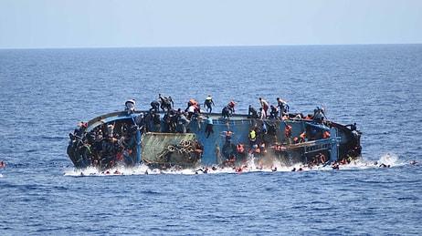 İtalyan Donanması Akdeniz Açıklarında Alabora Olan Göçmen Teknesi Görüntülerini Yayınladı