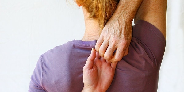 9. Растяжка спины, плечей и кистей