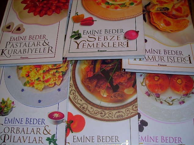 12. "Kızım yemek yapamazsa rezil olmasın" temasıyla yola çıkılmış yemek kitapları