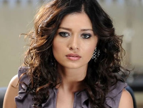 Nurgül Yeşilçay (Gülsüm)