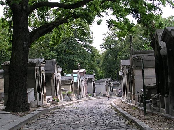 8. Mezarlık mı heykel bahçesi mi ünlüler geçidi mi karar veremeyeceksiniz: Père Lachaise
