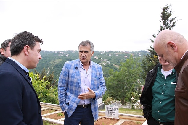 Beşiktaş'ın Süper Lig şampiyonu olmasını da Şenol Güneş'in mavi kareli ceketine bağlayanlar çok oldu.😀