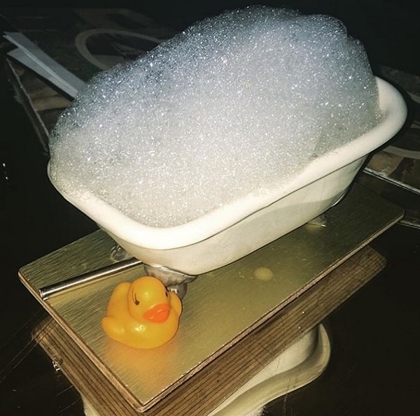 12. С уточкой для ванны