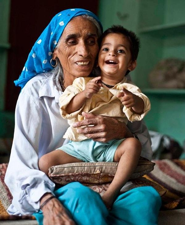 4. 70 yaşında doğum yapan dünyanın en yaşlı annesi: Rajo Devi Lohan!