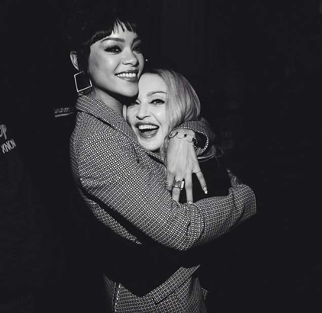 16.Rihanna tam bir Madonna aşığı.