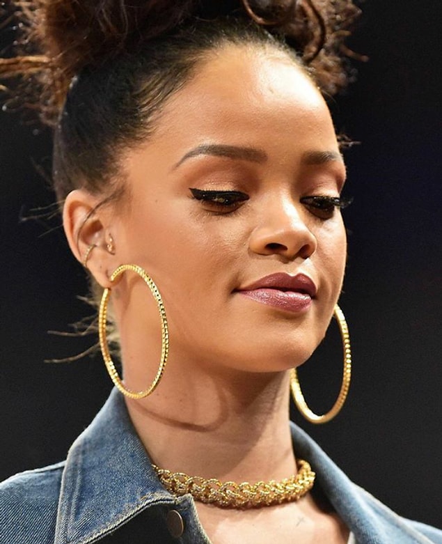 24.Rihanna fotoğrafları;