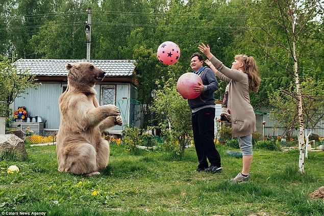 En büyük tutkusu ise futbol.