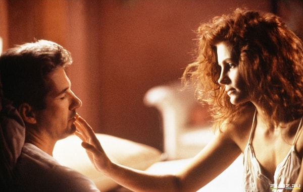 11. Я работаю в эскорт-услугах .Однажды парень сказал мне, что я спасла его от самоубийства, просто выслушав его. Я люблю свою работу.