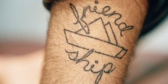 10 татуировок о крепкой мужской дружбе