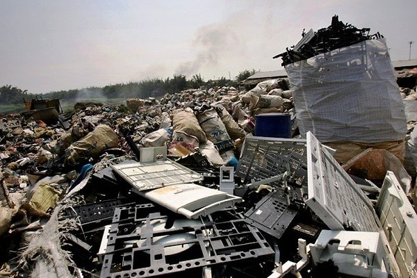 11. Китай - это еще и огромная свалка для отслуживших электронных девайсов