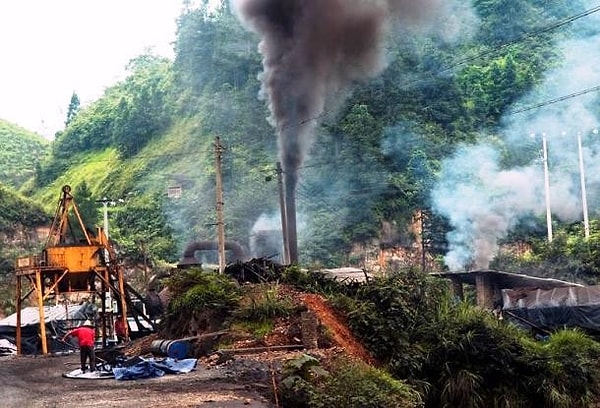 16. Часто ядовитые пары и отходы выбрасываются прямиком в окружающую природную среду