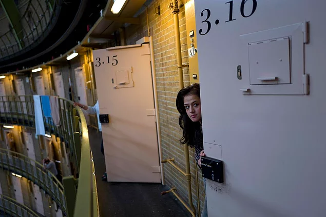 Hollanda'nın Boş Hapishaneleri Mültecilere Ev Oldu