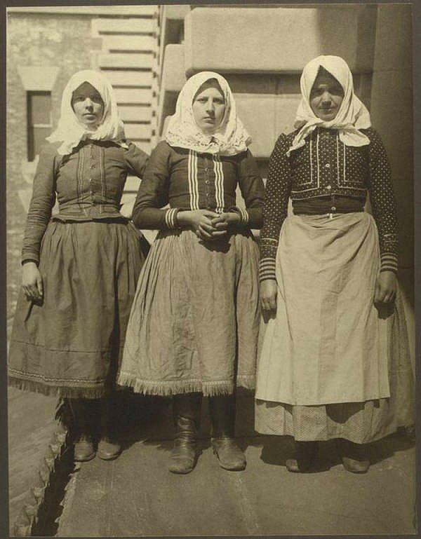 33. Üç Slovak kadın.