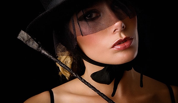 11. Быть доминанткой - это не только цепи, плетки и все такое. Это еще и доверие, забота и понимание.