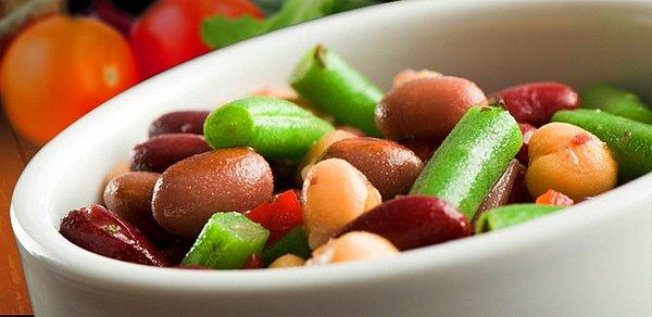 3. Akşam yemeklerinde ağır ve yağlı yiyecekler yerine zeytinyağlılarla hafif şekilde beslenmelisiniz.