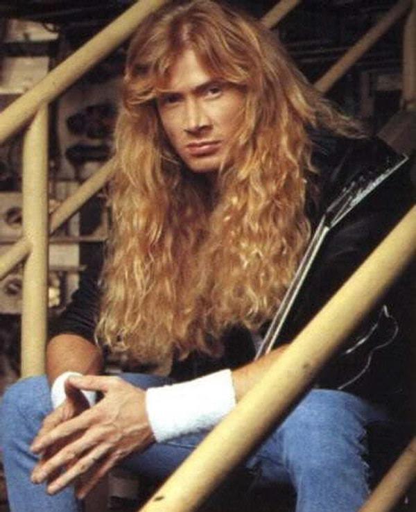 Metallica'dan kovulan Mustaine, David Ellefson ile tanıştıktan sonra ikili Megadeth grubunu kurmuş.