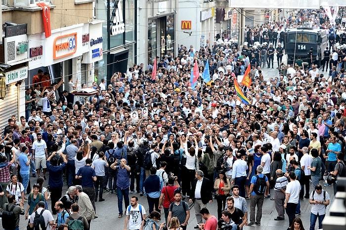Gezi'nin 3. Yıldönümünde İstiklal'de Yürüyüş: 'Bir Aradayız, Buradayız'