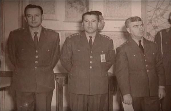 11. Genelkurmay Başkanı Org. Cevdet Sunay, tebliğ için Talat Aydemir, Selçuk Atakan ve Turgut Alpagut'u karargaha çağırttı.