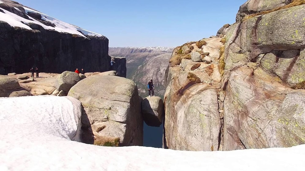 Uçurumdan Atlayan İnsanların Drone ile Kaydedilmiş Adrenalin Dolu Anları