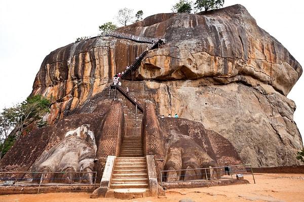 12. Sigiriya Lion’s Rock Merdivenleri - Sri Lanka