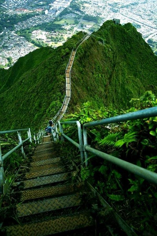 13. Haiku Merdivenleri - Oahu, Hawaii