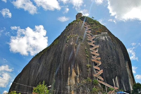 14. El Penol Kayası Merdivenleri- Antioquia, Kolombiya