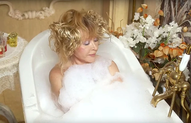 Этот ролик призван поднять рейтинг нового тв-шоу &laquo;Максим Максим&raquo;, автором которого, разумеется, является Максим Галкин.