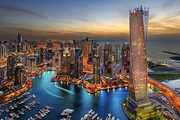 4. Muhteşem bir sahil olsun; ama alışverişten de geri kalmayayım diyenler için: Dubai