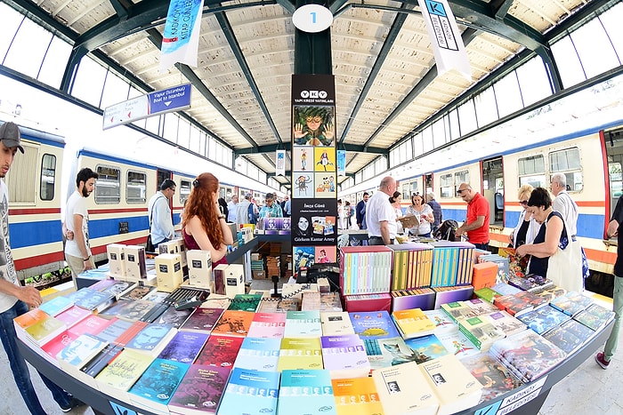 Haydarpaşa'daki Kitap Günlerini İlk Gün 10 Bin Okur Ziyaret Etti