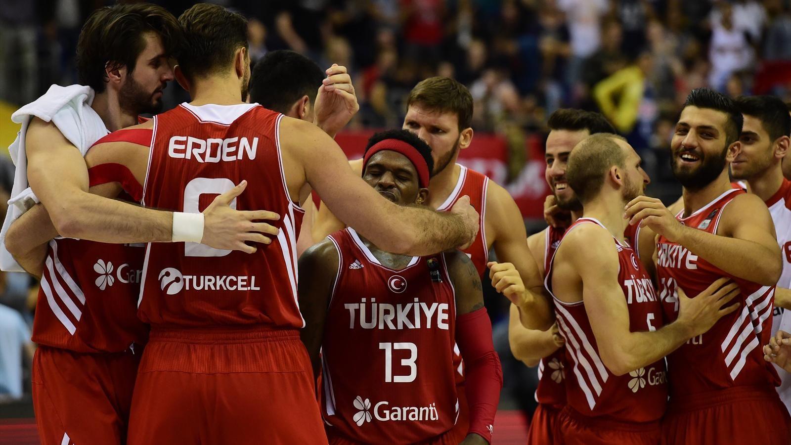 Турция баскетбол мужчины. Сборная Турции по баскетболу. Баскетболисты Турции. Мужская сборная Турции по баскетболу. Сборная Турции по баскетболу мужчины плачут.