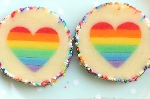 Bu kalpten çok bayrağa benzemiş. 😬🌈