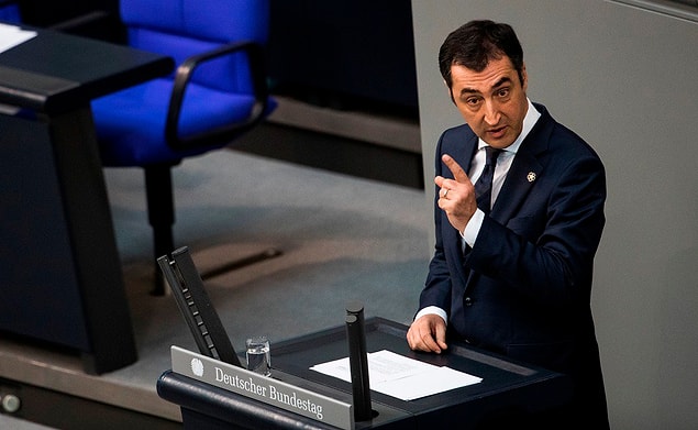 Yeşiller Partisi Eş Başkanı Cem Özdemir, ‘Ermeni Soykırımı’ tasarısını meclisin gündemine getiren isim olarak ön plana çıktı