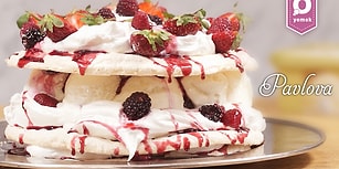 Kaymaklı Dondurma ve Kırmızı Meyvelerin Eşsiz Şöleni: Pavlova