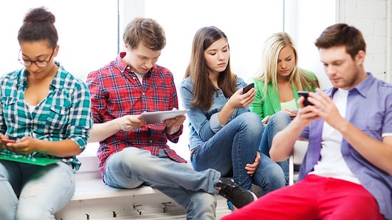 Akıllı Telefon İcat Oldu, Dostluk Bozuldu