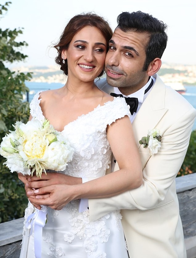Yalan Dünya dizisinde Zerrin karakteri ile tanıdığımız oyuncu, yine kendisi gibi oyunculuk yapan Haki Biçici ile evlendi.