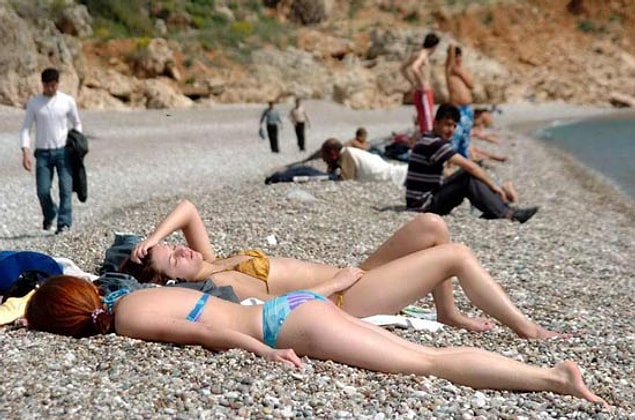 13. Eğer bunu 20'li yaşlarda giyen birisiyse, seks hayatının fazla gecikmeli olacağının işaretidir. 😁