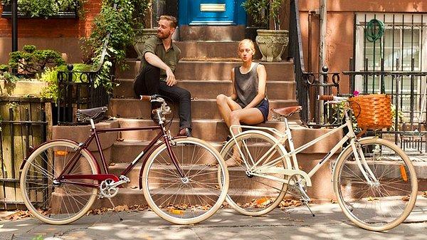 2. Bisiklet satın alıp hem şehirlerde hem de doğada gezmenin tadını çıkarabilirsiniz.